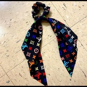 Hair scrunchie with ribbons